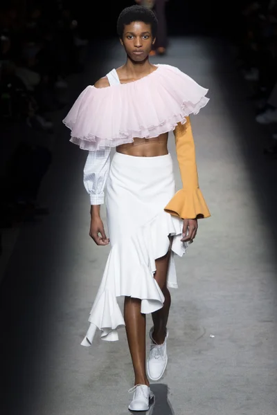 Look 18